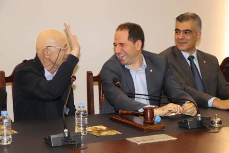 تكريم رفيق البشير القائد كمال المر