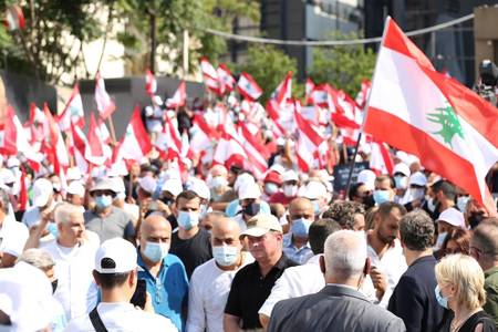 الكتائب تحيي ذكرى انفجار ٤ آب بلقاء تكريمي للضحايا ومسيرة الى مرفأ بيروت.